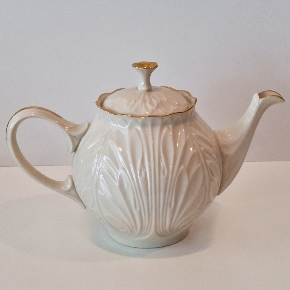 Lenox Cottage Leaf teapot - vintage - Picture 3 of 11